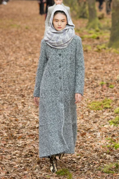 Look 11